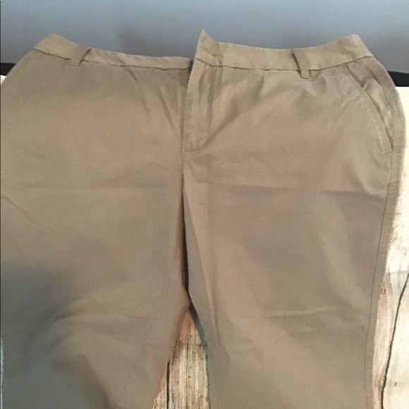 Liz Claiborne Pants - 3/ $20 🍄Tan Capris. Size 14 gently worn🍄